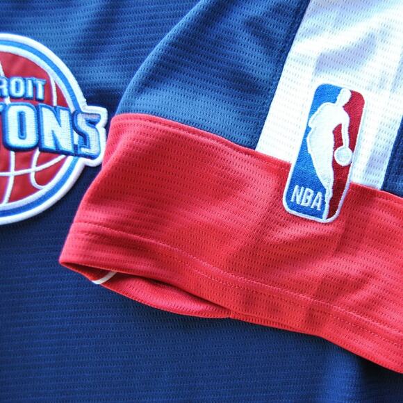 Detroit Pistons NBA Exclusive Collection Short Sleeve Team Apparel Size: Large - Picture 4 of 6